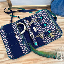 Charger l&#39;image dans la galerie, Louisette motifs géométriques bleu marine et vert
