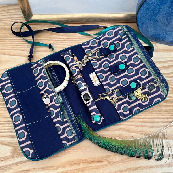 Louisette motifs géométriques bleu marine et vert