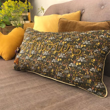 Charger l&#39;image dans la galerie, Plumette Coussin &quot;Amour&quot; fleurs kaki
