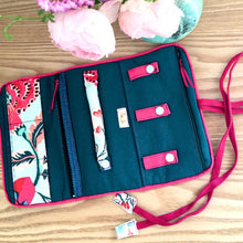 Charger l&#39;image dans la galerie, Louisette imprimé fleurs rose fuschia et vert clair
